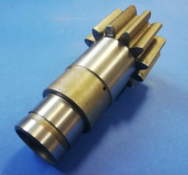 010420A Wałek silnika obrotu Takeuchi TB014 - Moteur de rotation pour Engins de chantier: photos 4 010420A Wałek silnika obrotu Takeuchi TB014 - Moteur de rotation pour Engins de chantier: photos 4