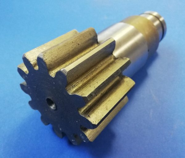 010420A Wałek silnika obrotu Takeuchi TB014 - Moteur de rotation pour Engins de chantier: photos 1 010420A Wałek silnika obrotu Takeuchi TB014 - Moteur de rotation pour Engins de chantier: photos 1