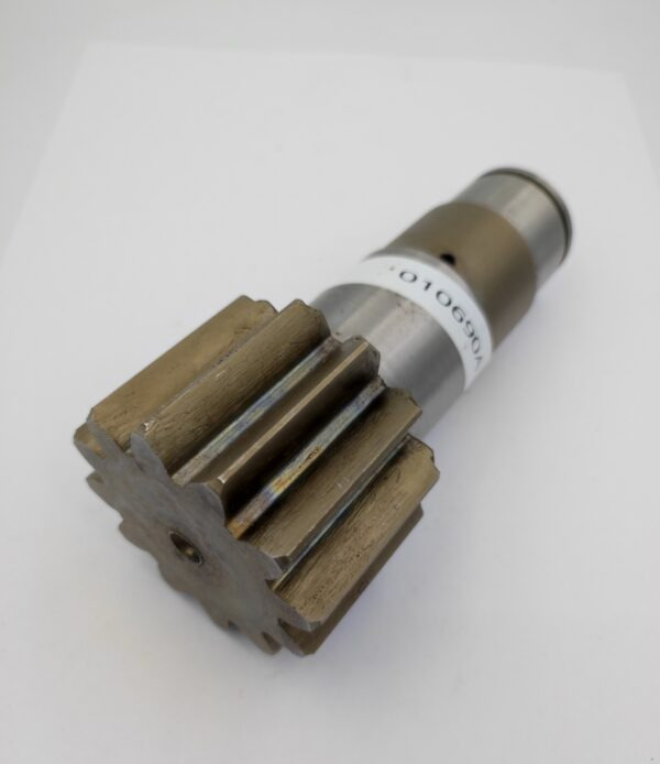 010690A Wałek Silnika Obrotu - Moteur de rotation pour Engins de chantier: photos 1 010690A Wałek Silnika Obrotu - Moteur de rotation pour Engins de chantier: photos 1