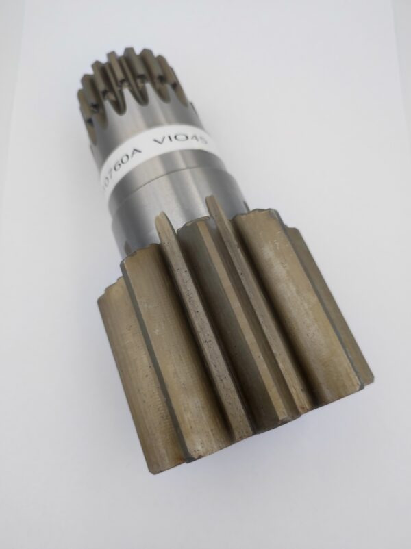 010760A Wałek silnika obrotu Yanmar VIO 45 - Moteur de rotation pour Engins de chantier: photos 1 010760A Wałek silnika obrotu Yanmar VIO 45 - Moteur de rotation pour Engins de chantier: photos 1