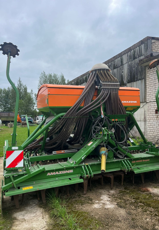 AMAZONE AD-P 4000 Super - Combiné de semis: photos 2 AMAZONE AD-P 4000 Super - Combiné de semis: photos 2