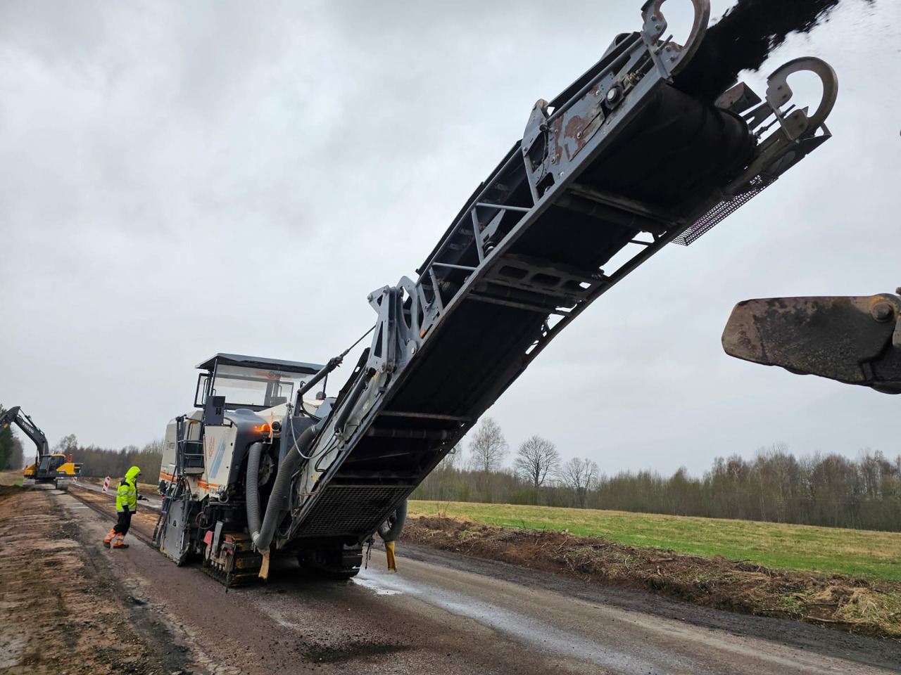 WIRTGEN W220 - Fraiseuse à froid: photos 4 WIRTGEN W220 - Fraiseuse à froid: photos 4