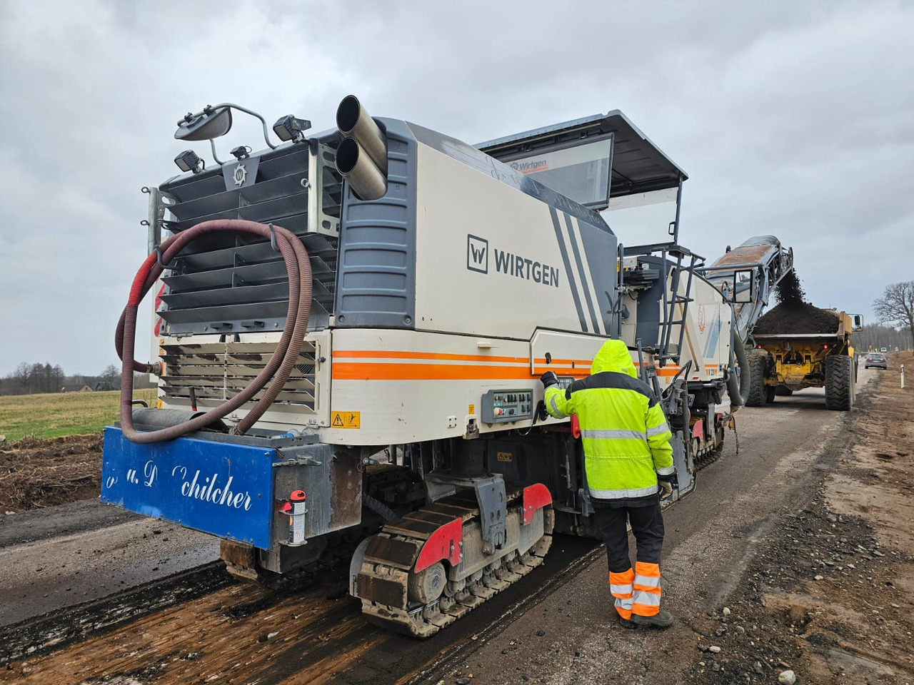 WIRTGEN W220 - Fraiseuse à froid: photos 3 WIRTGEN W220 - Fraiseuse à froid: photos 3