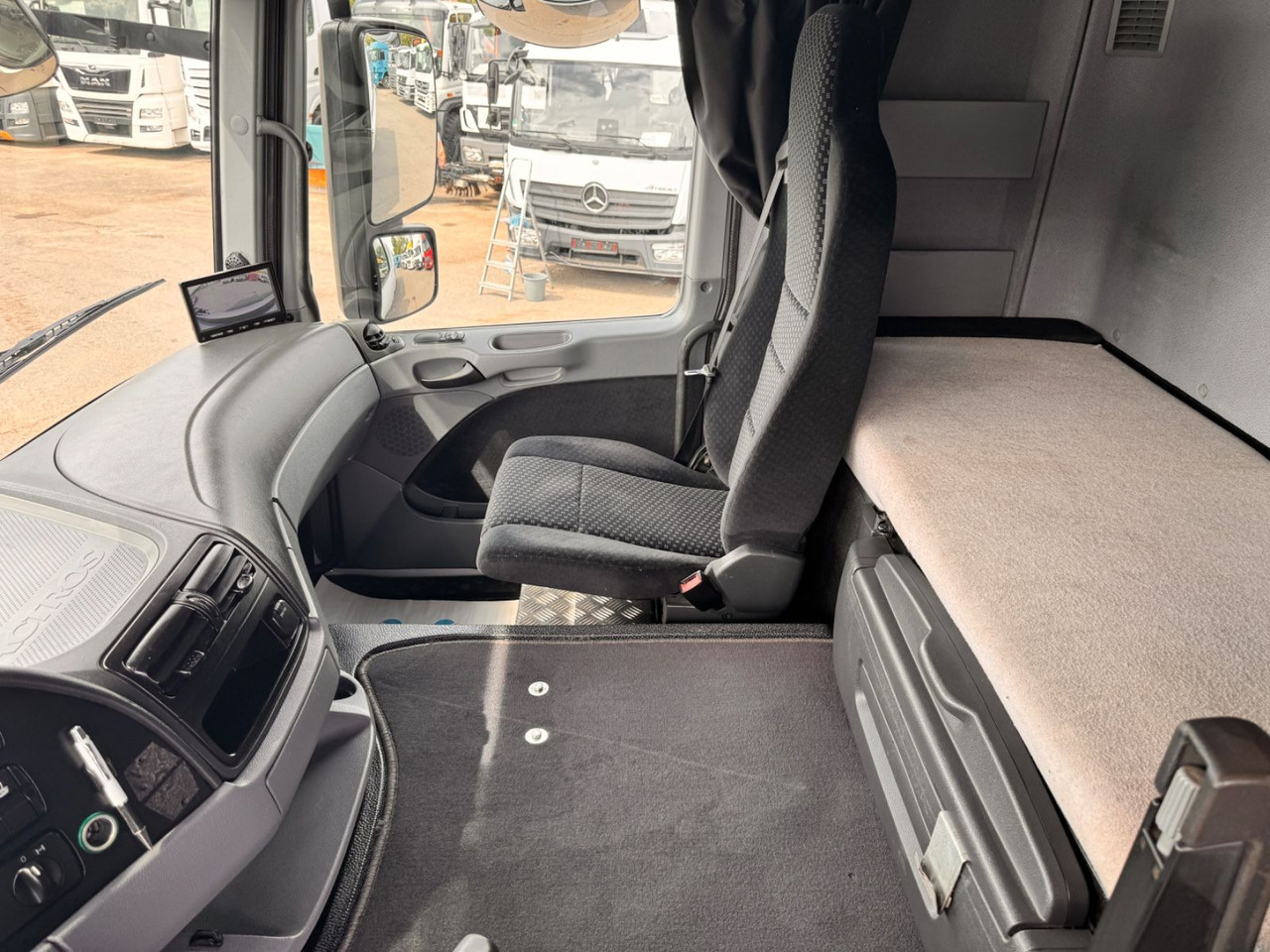 Camion citerne Mercedes-Benz Actros 2541 Tankwagen: photos 11 Camion citerne Mercedes-Benz Actros 2541 Tankwagen: photos 11