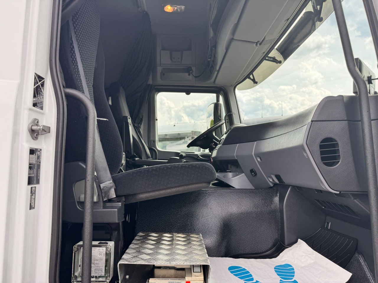 Camion citerne Mercedes-Benz Actros 2541 Tankwagen: photos 9 Camion citerne Mercedes-Benz Actros 2541 Tankwagen: photos 9