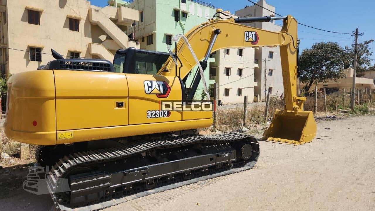CATERPILLAR 323D3 - Pelle sur chenille: photos 3 CATERPILLAR 323D3 - Pelle sur chenille: photos 3