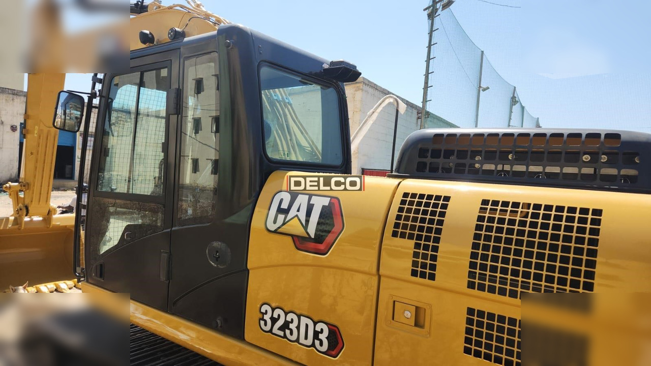 CATERPILLAR 323D3 - Pelle sur chenille: photos 2 CATERPILLAR 323D3 - Pelle sur chenille: photos 2