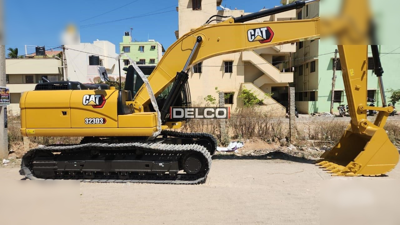 CATERPILLAR 323D3 - Pelle sur chenille: photos 3 CATERPILLAR 323D3 - Pelle sur chenille: photos 3