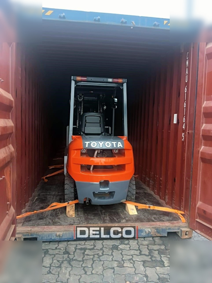 Chariot élévateur neuf TOYOTA FDZN30: photos 11