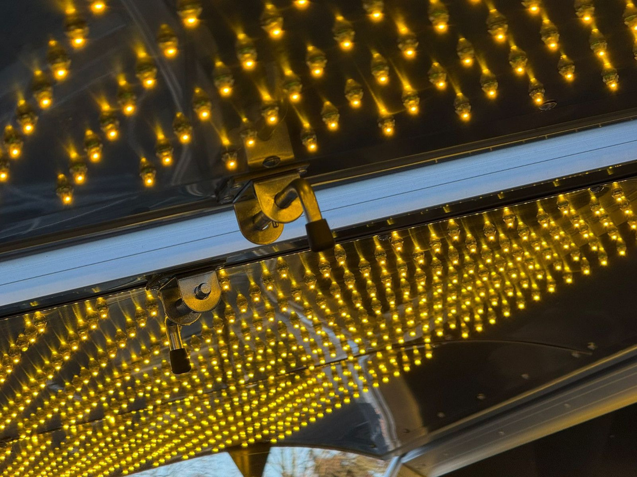 Esselmann Delistar Foodtruck 6000 ähn. Airstream - Remorque magasin: photos 5 Esselmann Delistar Foodtruck 6000 ähn. Airstream - Remorque magasin: photos 5