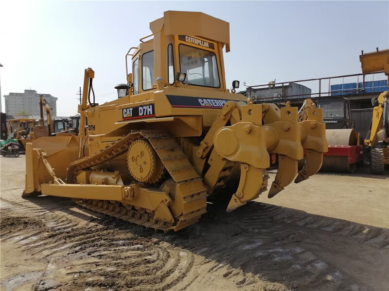 CAT D7H - Bulldozer: photos 3 CAT D7H - Bulldozer: photos 3