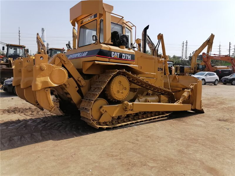 CAT D7H - Bulldozer: photos 1 CAT D7H - Bulldozer: photos 1