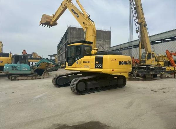 Komatsu pc300 - Pelle sur chenille: photos 3 Komatsu pc300 - Pelle sur chenille: photos 3