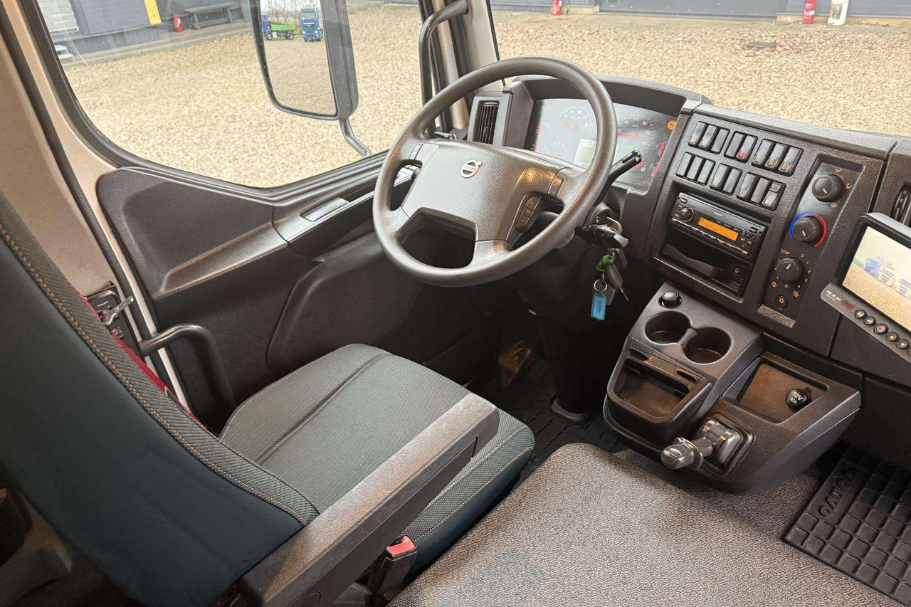 Camion porte-voitures Volvo FL 250: photos 12 Camion porte-voitures Volvo FL 250: photos 12