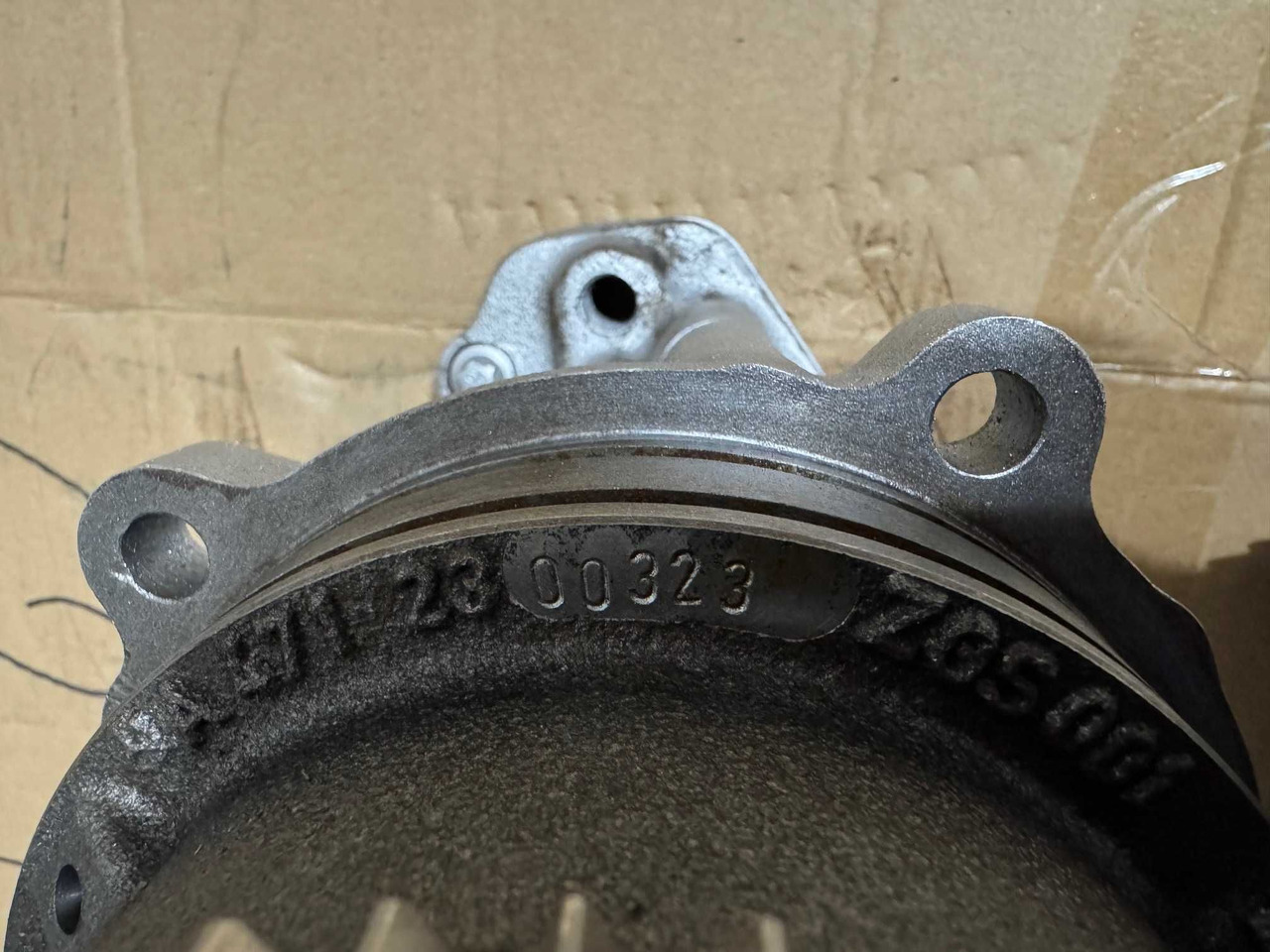 Mercedes PRZYSTAWKA odbioru mocy PTO pompy hydrauliki om471 Nowa - Moteur: photos 5 Mercedes PRZYSTAWKA odbioru mocy PTO pompy hydrauliki om471 Nowa - Moteur: photos 5