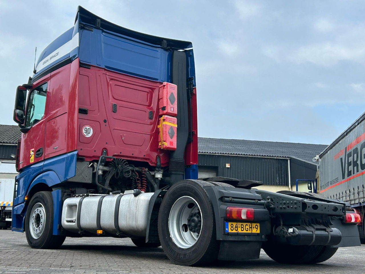 Mercedes-Benz Actros Euro 6 / BJ. 2015 / APK - Tracteur routier: photos 5 Mercedes-Benz Actros Euro 6 / BJ. 2015 / APK - Tracteur routier: photos 5