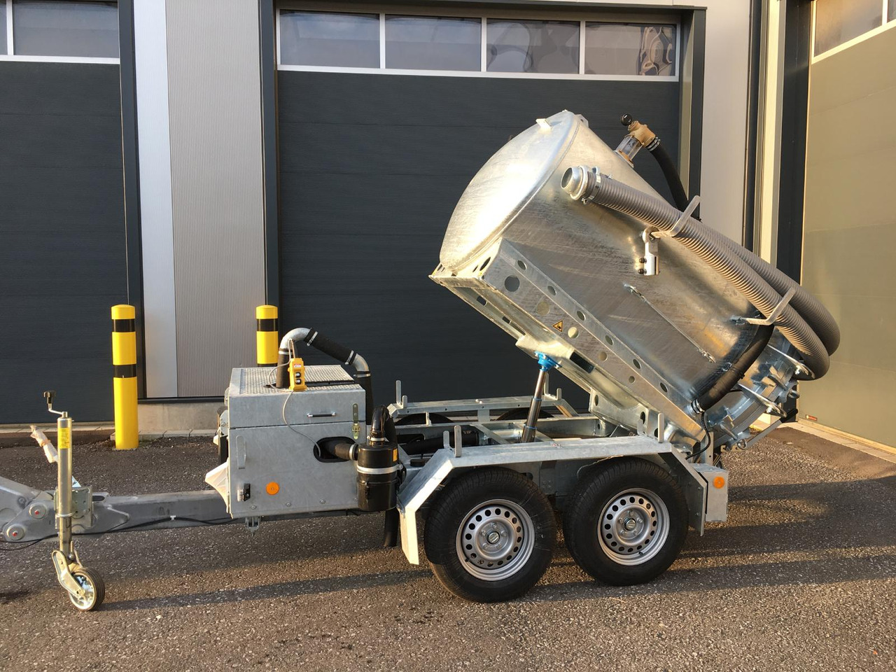 Vacuum system1500l / M-Vac 2000 - Camion hydrocureur: photos 3 Vacuum system1500l / M-Vac 2000 - Camion hydrocureur: photos 3