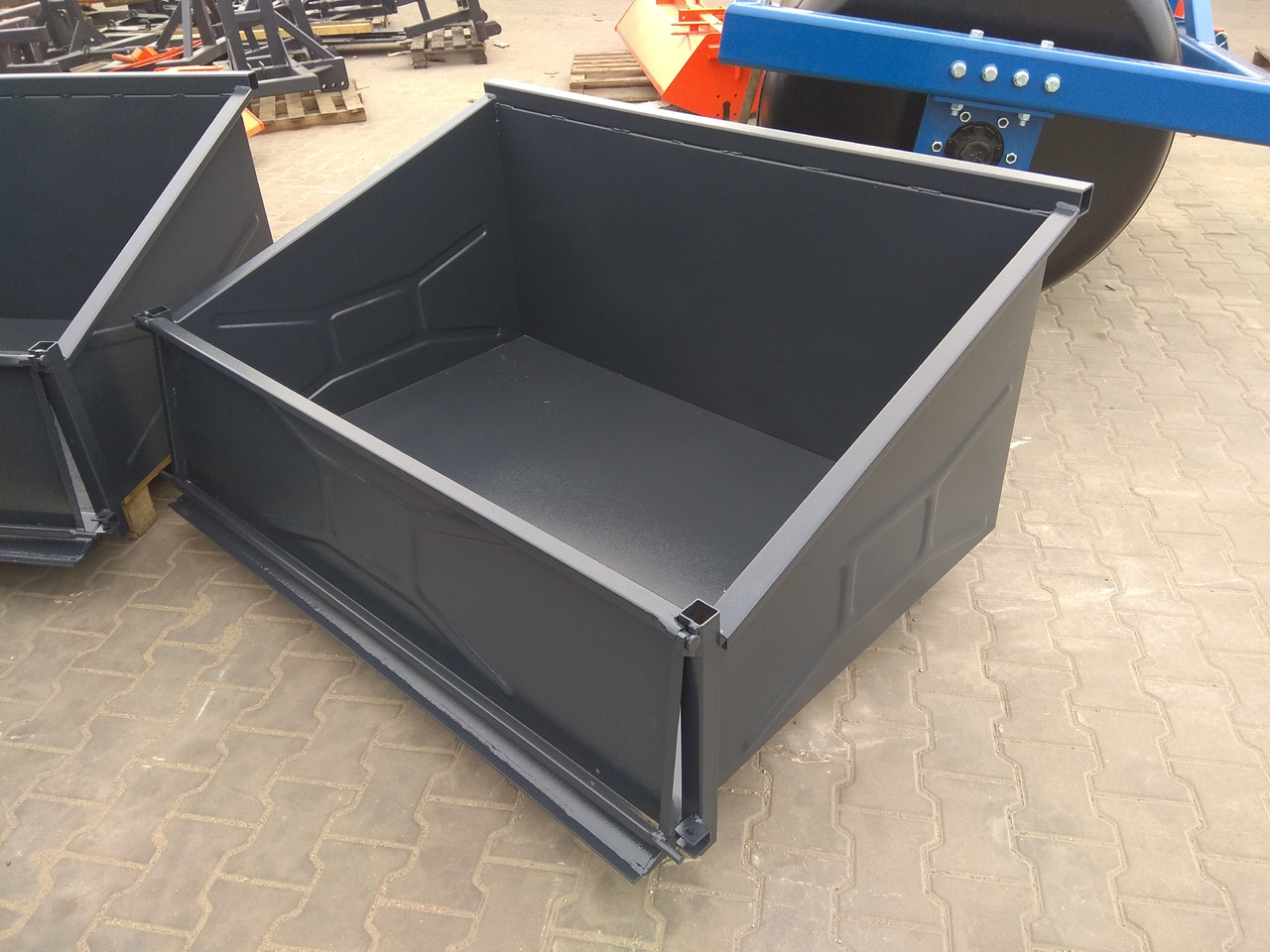 Metal-Technik Heckschaufel / Transport box / Caisse de transport / Skrzynia 2 m - Accessoire pour Machine agricole: photos 4 Metal-Technik Heckschaufel / Transport box / Caisse de transport / Skrzynia 2 m - Accessoire pour Machine agricole: photos 4