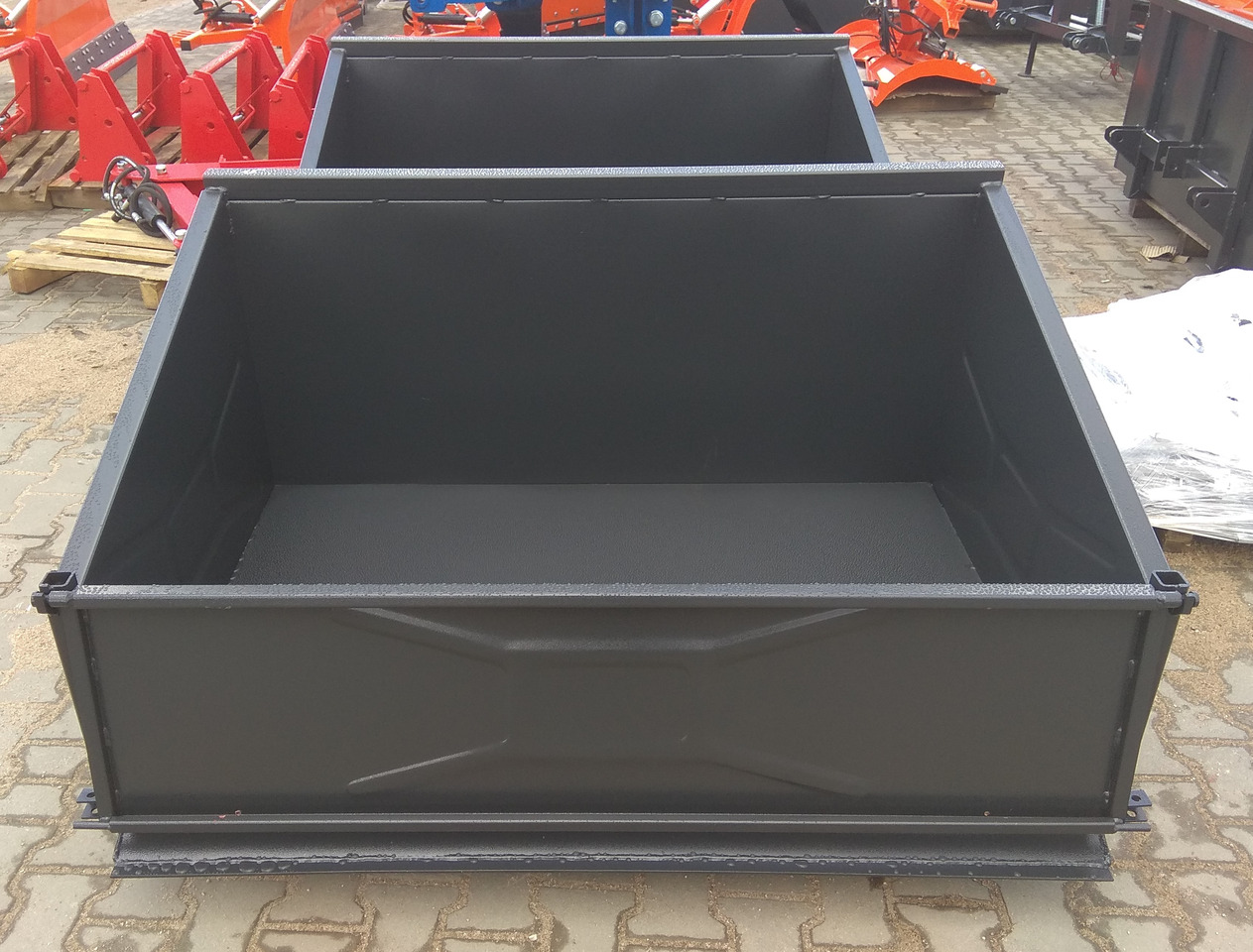 Metal-Technik Heckschaufel / Transport box / Caisse de transport / Skrzynia 2 m - Accessoire pour Machine agricole: photos 5 Metal-Technik Heckschaufel / Transport box / Caisse de transport / Skrzynia 2 m - Accessoire pour Machine agricole: photos 5