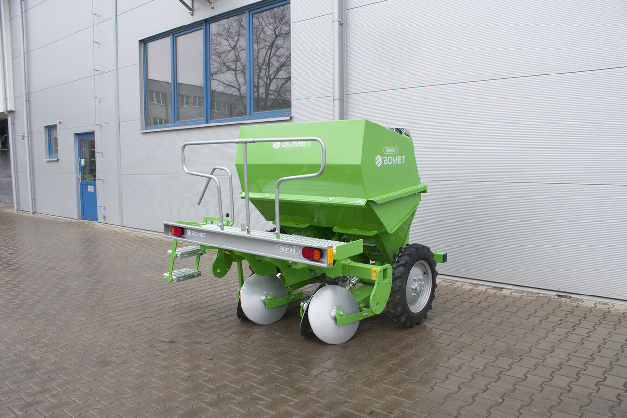 Bomet Kartoffelpflanzmaschine / Potato planter / Planteuse de pomme de terre / Piantapatate / Sadzarka ziemniaków - Planteuse de pommes de terre: photos 2 Bomet Kartoffelpflanzmaschine / Potato planter / Planteuse de pomme de terre / Piantapatate / Sadzarka ziemniaków - Planteuse de pommes de terre: photos 2