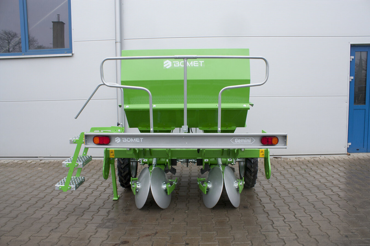 Bomet Kartoffelpflanzmaschine / Potato planter / Planteuse de pomme de terre / Piantapatate / Sadzarka ziemniaków - Planteuse de pommes de terre: photos 5 Bomet Kartoffelpflanzmaschine / Potato planter / Planteuse de pomme de terre / Piantapatate / Sadzarka ziemniaków - Planteuse de pommes de terre: photos 5