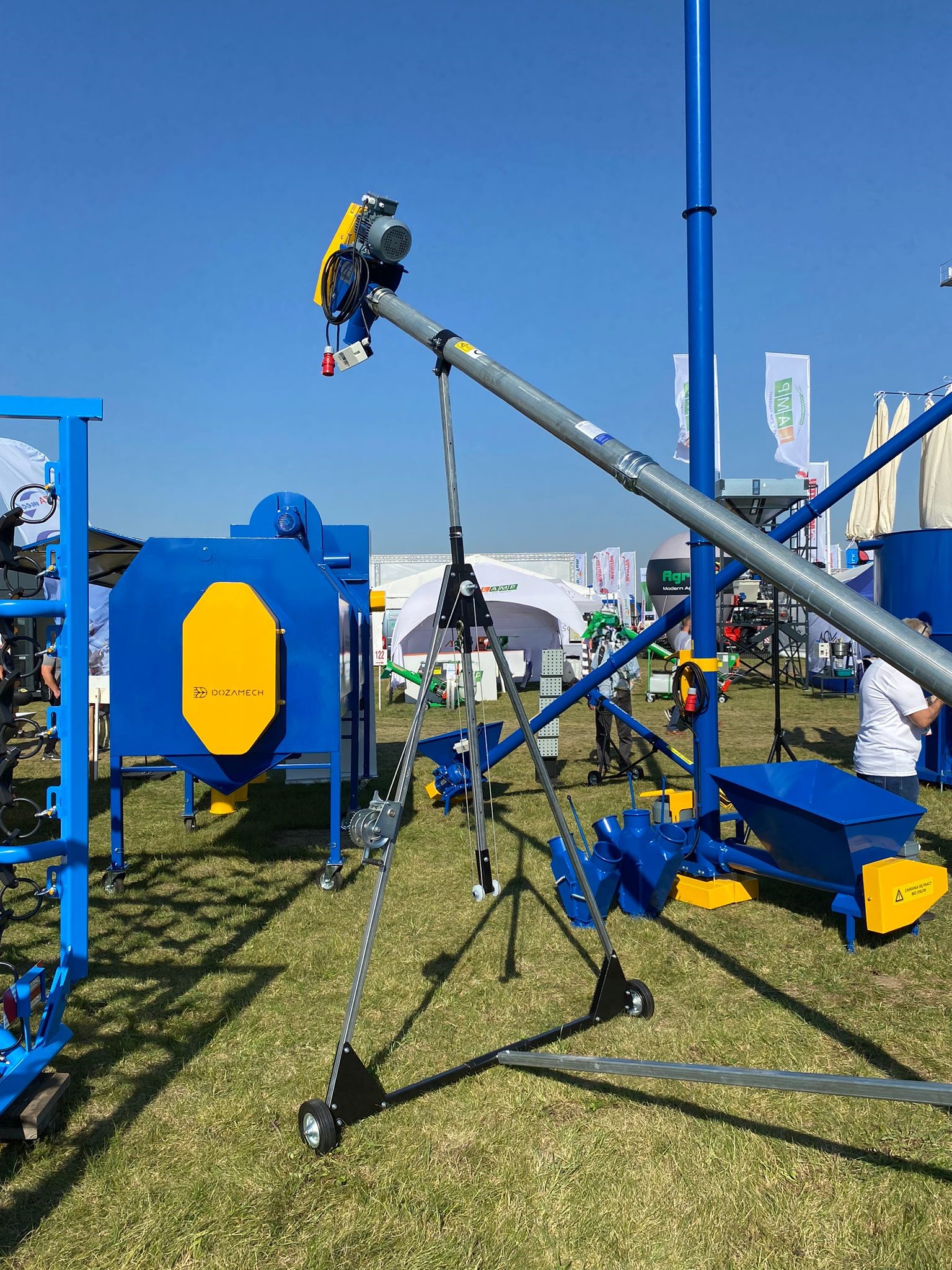 Dozamech Förderschnecke / Screw conveyor / Convoyeur a vis / Transportador de tornillo / Trasportatore a coclea / Шнековый конвейер / Przenośnik ślimakowy T-403 - Convoyeur: photos 1 Dozamech Förderschnecke / Screw conveyor / Convoyeur a vis / Transportador de tornillo / Trasportatore a coclea / Шнековый конвейер / Przenośnik ślimakowy T-403 - Convoyeur: photos 1