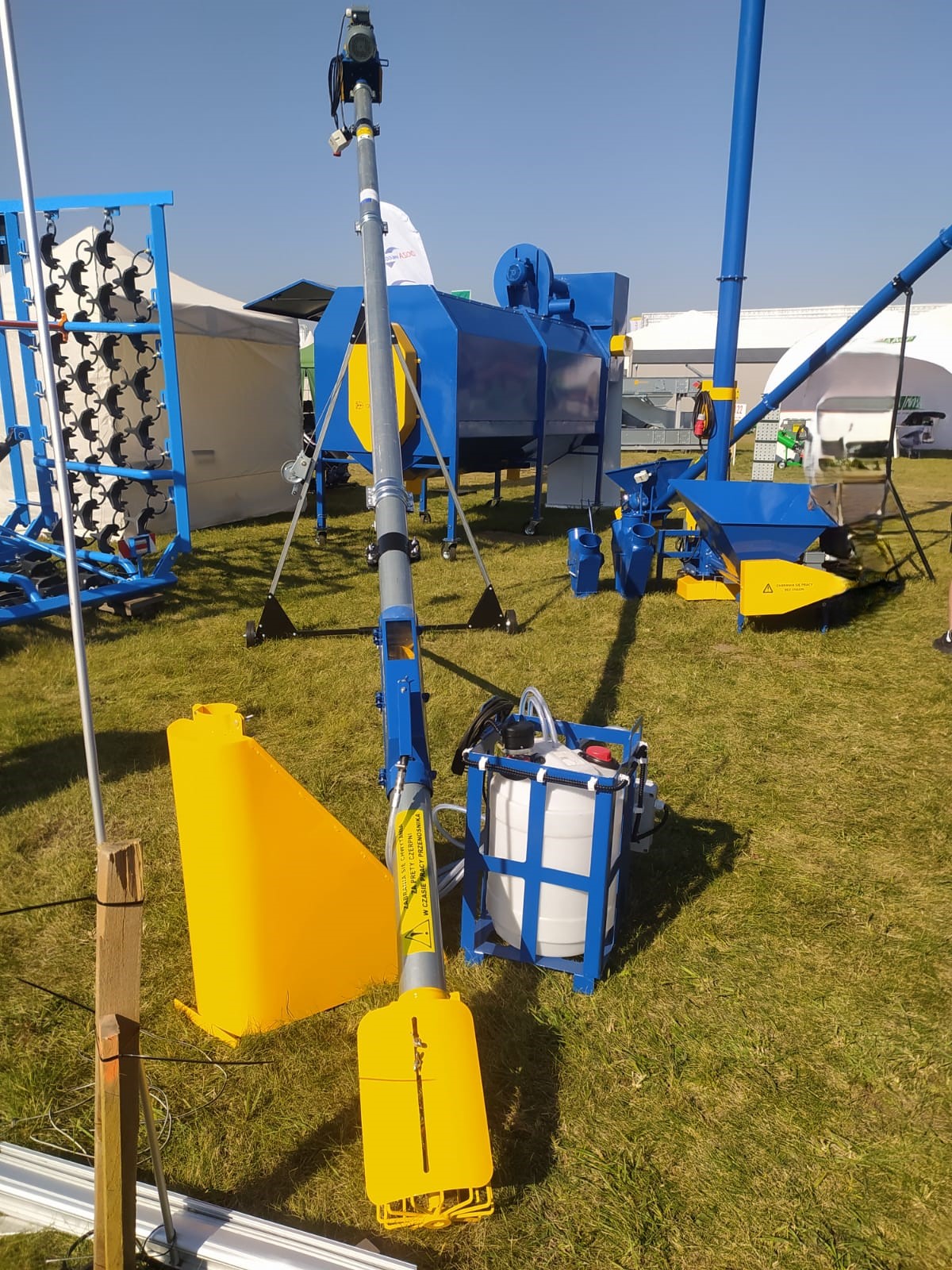 Dozamech Förderschnecke / Screw conveyor / Convoyeur a vis / Transportador de tornillo / Trasportatore a coclea / Шнековый конвейер / Przenośnik ślimakowy T-403 - Convoyeur: photos 3 Dozamech Förderschnecke / Screw conveyor / Convoyeur a vis / Transportador de tornillo / Trasportatore a coclea / Шнековый конвейер / Przenośnik ślimakowy T-403 - Convoyeur: photos 3