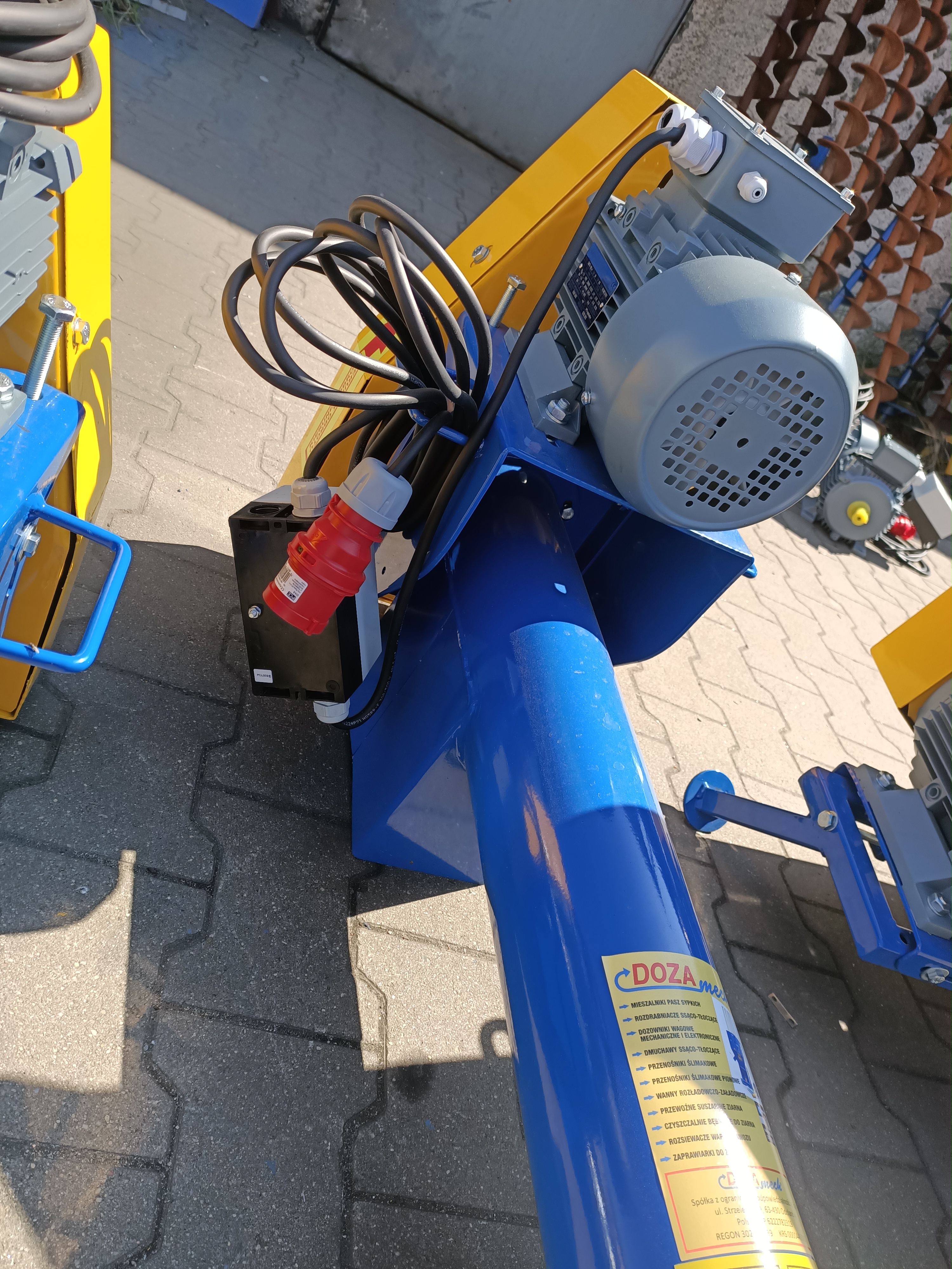 Dozamech Förderschnecke / Screw conveyor / Convoyeur a vis / Transportador de tornillo / Trasportatore a coclea / Шнековый конвейер / Przenośnik ślimakowy T-403 - Convoyeur: photos 5 Dozamech Förderschnecke / Screw conveyor / Convoyeur a vis / Transportador de tornillo / Trasportatore a coclea / Шнековый конвейер / Przenośnik ślimakowy T-403 - Convoyeur: photos 5