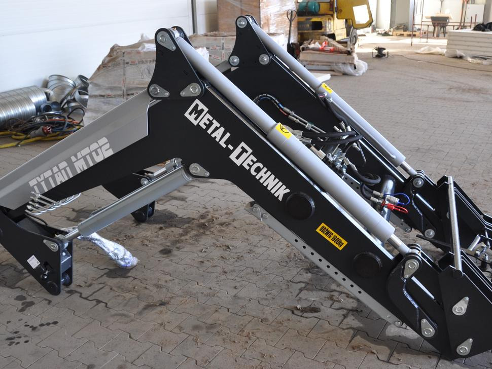 METAL-TECHNIK Frontlader / Front loader / Chargeur frontal / Caricatore frontale / Cargador fronta / Фронтальный погрузчик / Ładowacz czołowy Tytan MT-02 - Chargeur frontal pour tracteur pour Accessoire: photos 2 METAL-TECHNIK Frontlader / Front loader / Chargeur frontal / Caricatore frontale / Cargador fronta / Фронтальный погрузчик / Ładowacz czołowy Tytan MT-02 - Chargeur frontal pour tracteur pour Accessoire: photos 2
