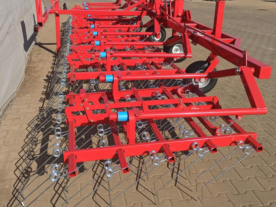 METAL-TECHNIK Hackstriegel / Weeder / Herse étrille / Sarchiatrice / Прополочная машина / Chwastownik 9 m - Herse étrille: photos 2 METAL-TECHNIK Hackstriegel / Weeder / Herse étrille / Sarchiatrice / Прополочная машина / Chwastownik 9 m - Herse étrille: photos 2