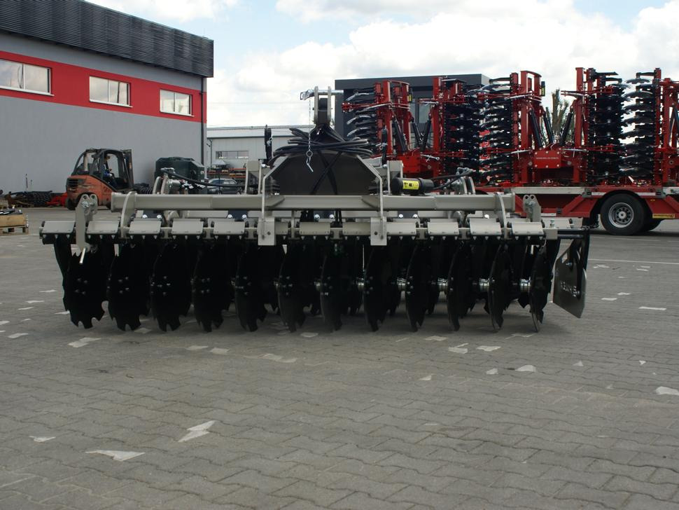 ROLEX Scheibenegge / Disc harrow with hydropack and tire roller / Dechaumeur à disques / Erpice a dischi / Дисковая борона с гидропаком и колёсным катком / Agregat talerzowy uprawowy z hydropackiem i - Cover crop: photos 2 ROLEX Scheibenegge / Disc harrow with hydropack and tire roller / Dechaumeur à disques / Erpice a dischi / Дисковая борона с гидропаком и колёсным катком / Agregat talerzowy uprawowy z hydropackiem i - Cover crop: photos 2