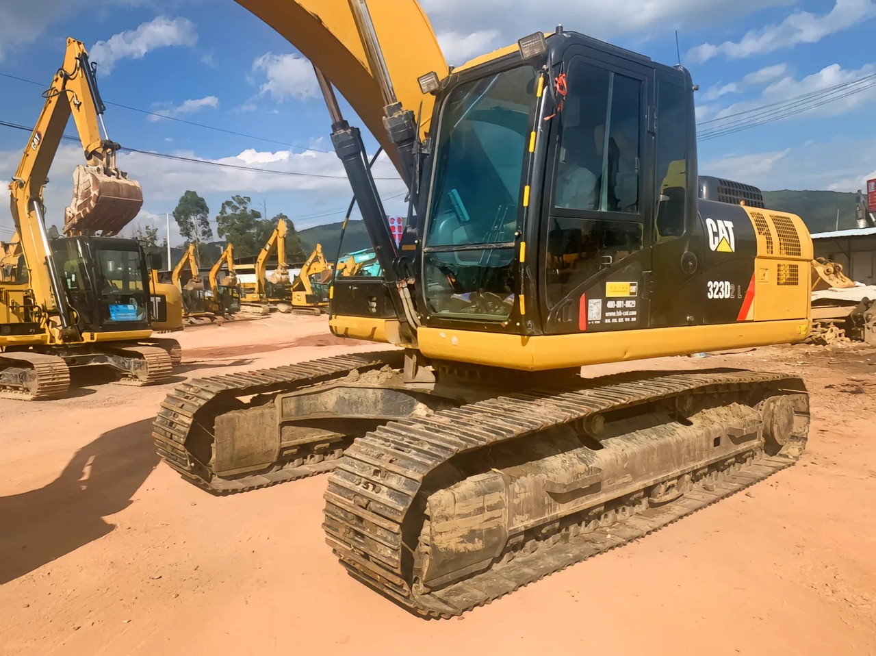 CATERPILLAR 323D2L - Pelle sur chenille: photos 3 CATERPILLAR 323D2L - Pelle sur chenille: photos 3