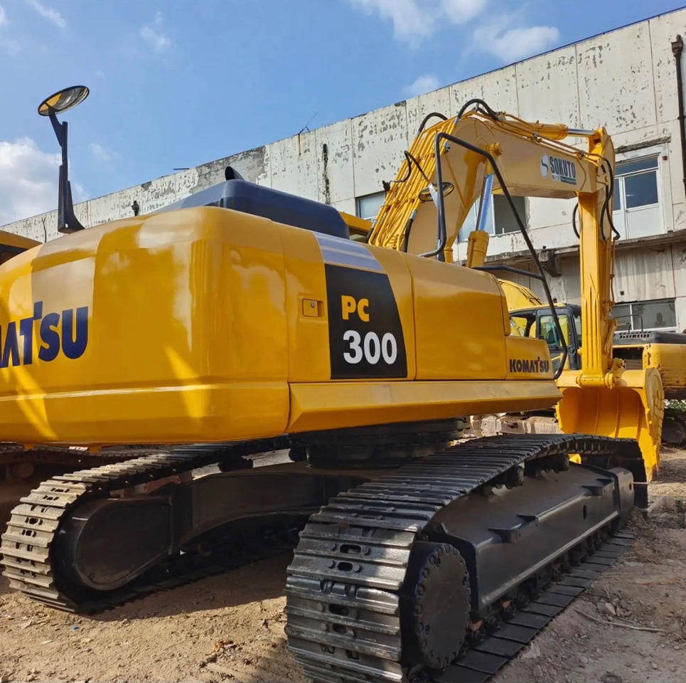 KOMATSU PC300-7 - Pelle sur chenille: photos 5 KOMATSU PC300-7 - Pelle sur chenille: photos 5