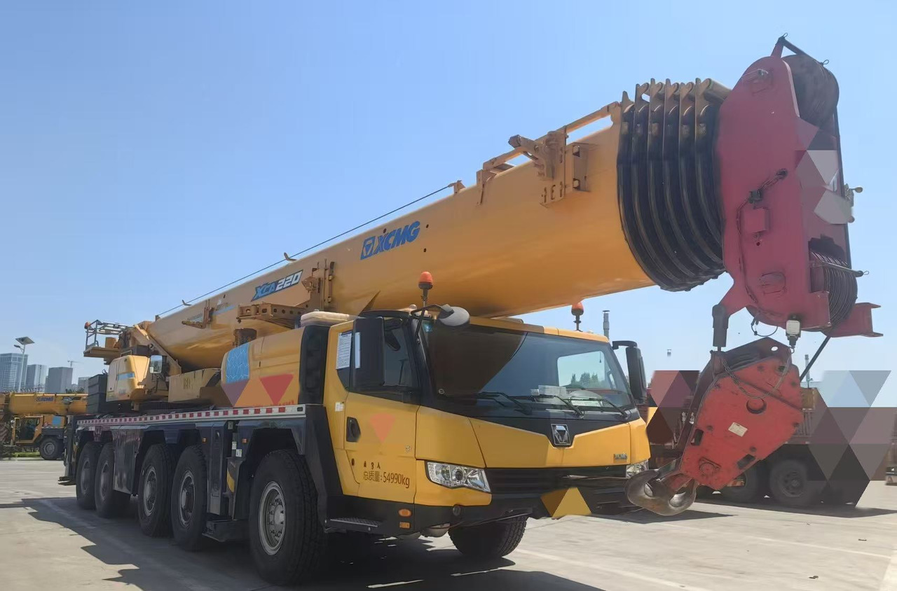 XCMG XCA130L7C - Grue tout-terrain: photos 2 XCMG XCA130L7C - Grue tout-terrain: photos 2