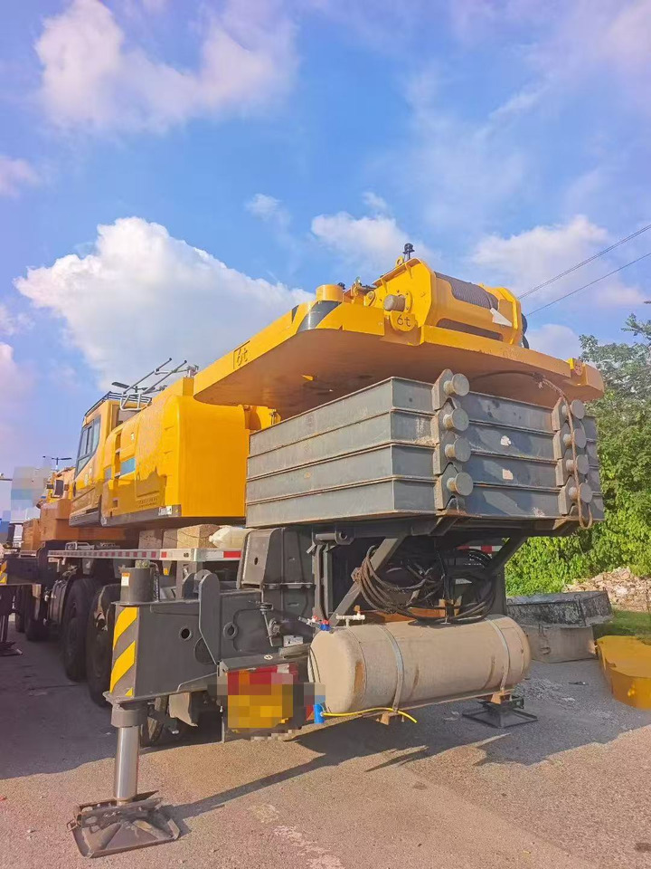 XCMG XCA160L8 - Grue tout-terrain: photos 4 XCMG XCA160L8 - Grue tout-terrain: photos 4