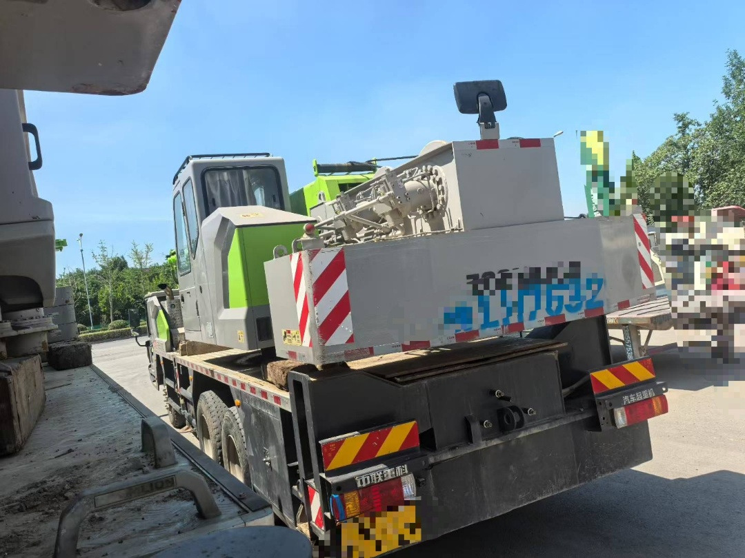ZOOMLION ZTC250A - Grue mobile: photos 5 ZOOMLION ZTC250A - Grue mobile: photos 5