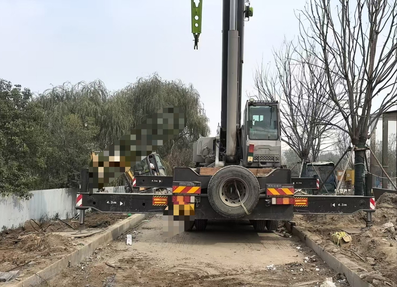 ZOOMLION ZTE250 - Grue mobile: photos 3 ZOOMLION ZTE250 - Grue mobile: photos 3