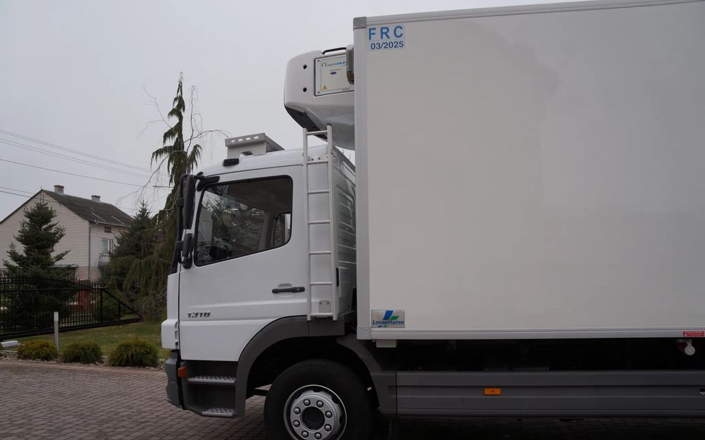Mercedes-Benz ATEGO 1318 EURO 5 132 TYS KM CHŁODNIA CARRIER 750 WINDA - Camion frigorifique: photos 3 Mercedes-Benz ATEGO 1318 EURO 5 132 TYS KM CHŁODNIA CARRIER 750 WINDA - Camion frigorifique: photos 3
