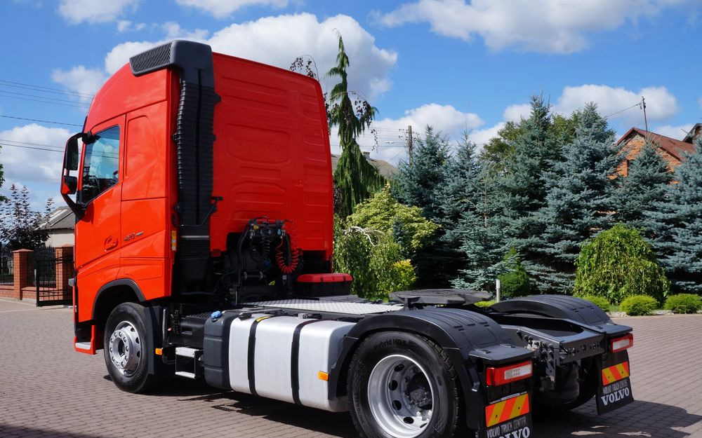 Volvo FH 4 EURO 6 GLOBETROTTER NISKI PRZEBIEG PEŁEN SERWIS - Tracteur routier: photos 3 Volvo FH 4 EURO 6 GLOBETROTTER NISKI PRZEBIEG PEŁEN SERWIS - Tracteur routier: photos 3
