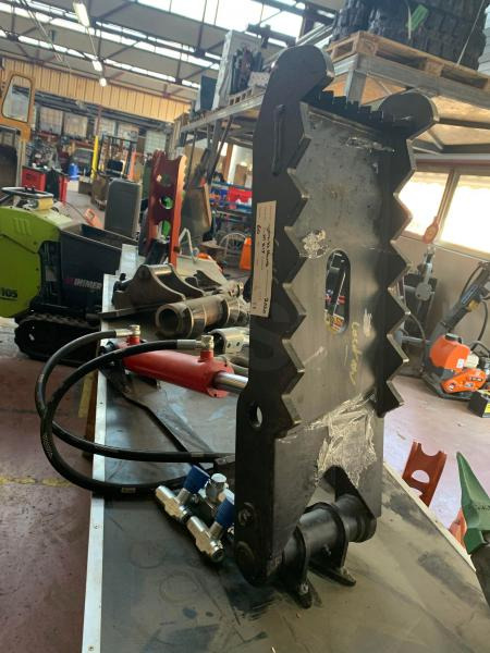 Pouce de manutention hydraulique Griffe - Accessoire pour Mini pelle: photos 3 Pouce de manutention hydraulique Griffe - Accessoire pour Mini pelle: photos 3