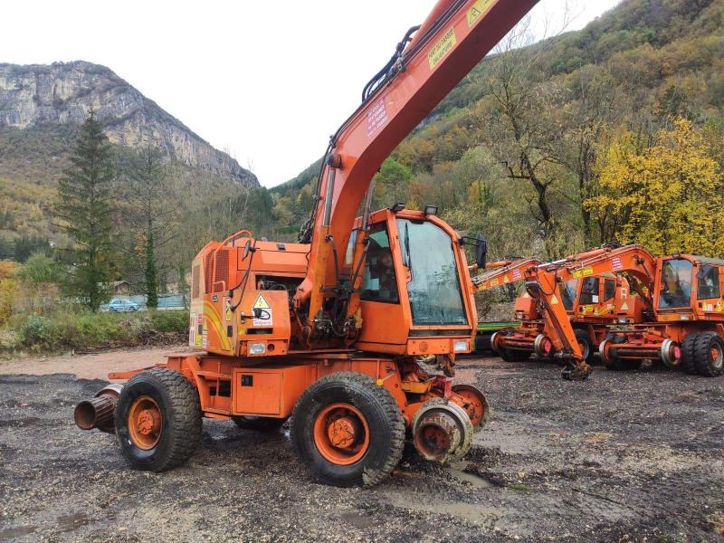 CASE Pelle Rail Route (PRIX POSSIBLE POUR LE LOT) - Pelle sur pneus: photos 5 CASE Pelle Rail Route (PRIX POSSIBLE POUR LE LOT) - Pelle sur pneus: photos 5