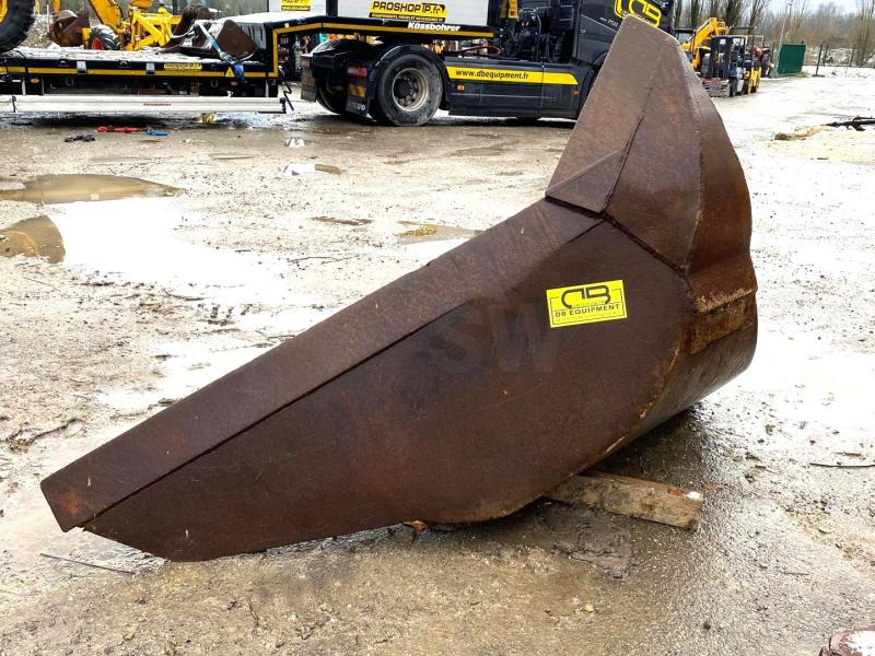 Godet trapèze attache Morin M6 - Godet pour pelle: photos 4 Godet trapèze attache Morin M6 - Godet pour pelle: photos 4