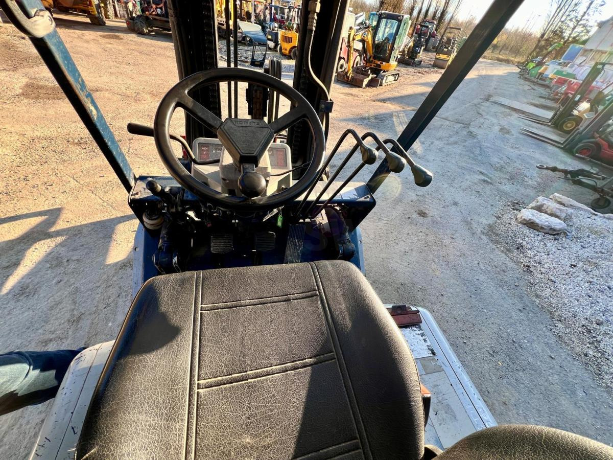 Chariot élévateur à gaz KOMATSU Chariot élévateur à gaz FG25T-11E (AVEC PINCE): photos 6 Chariot élévateur à gaz KOMATSU Chariot élévateur à gaz FG25T-11E (AVEC PINCE): photos 6