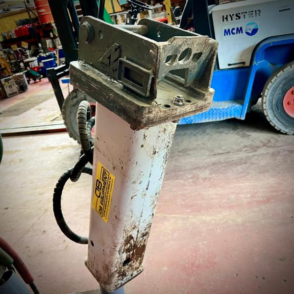 Marteau brise roche hydraulique BRH pour pelle 2 a 4T - Marteau hydraulique: photos 2 Marteau brise roche hydraulique BRH pour pelle 2 a 4T - Marteau hydraulique: photos 2