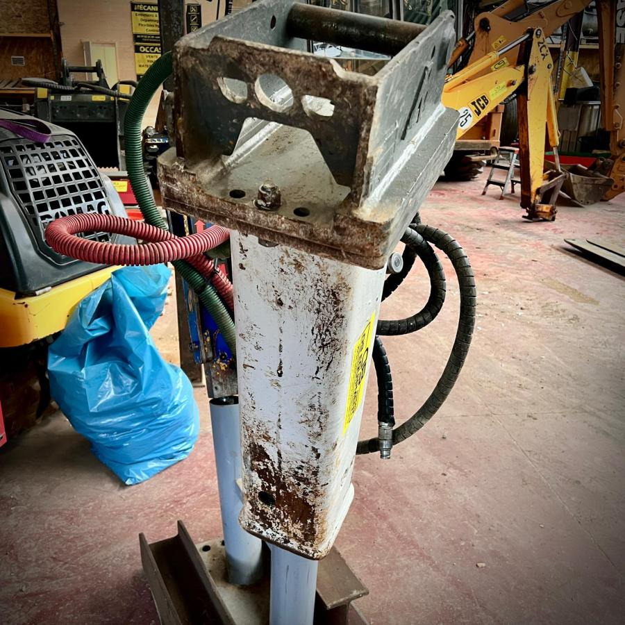 Marteau brise roche hydraulique BRH pour pelle 2 a 4T - Marteau hydraulique: photos 3 Marteau brise roche hydraulique BRH pour pelle 2 a 4T - Marteau hydraulique: photos 3