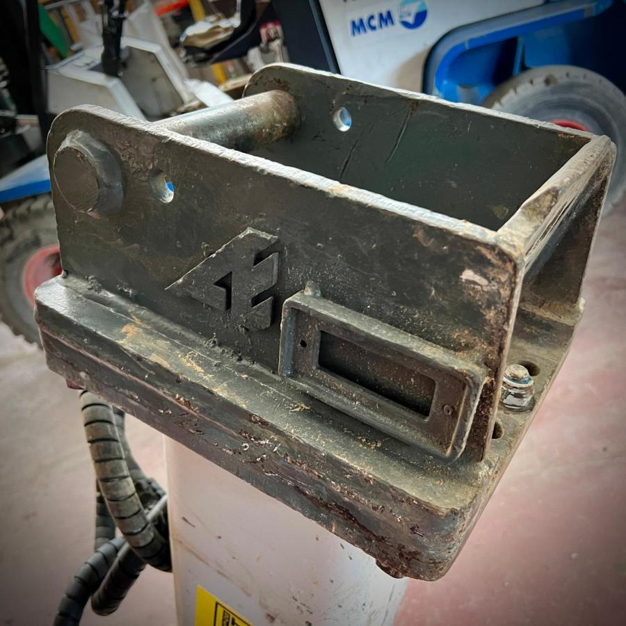 Marteau brise roche hydraulique BRH pour pelle 2 a 4T - Marteau hydraulique: photos 5 Marteau brise roche hydraulique BRH pour pelle 2 a 4T - Marteau hydraulique: photos 5