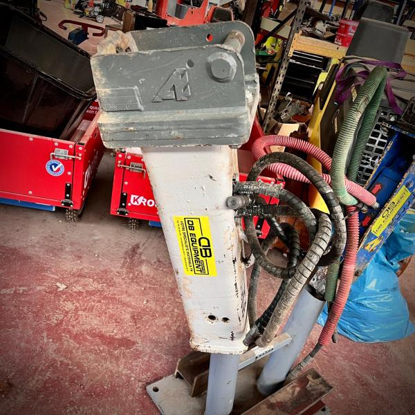 Marteau brise roche hydraulique BRH pour pelle 2 a 4T - Marteau hydraulique: photos 1 Marteau brise roche hydraulique BRH pour pelle 2 a 4T - Marteau hydraulique: photos 1