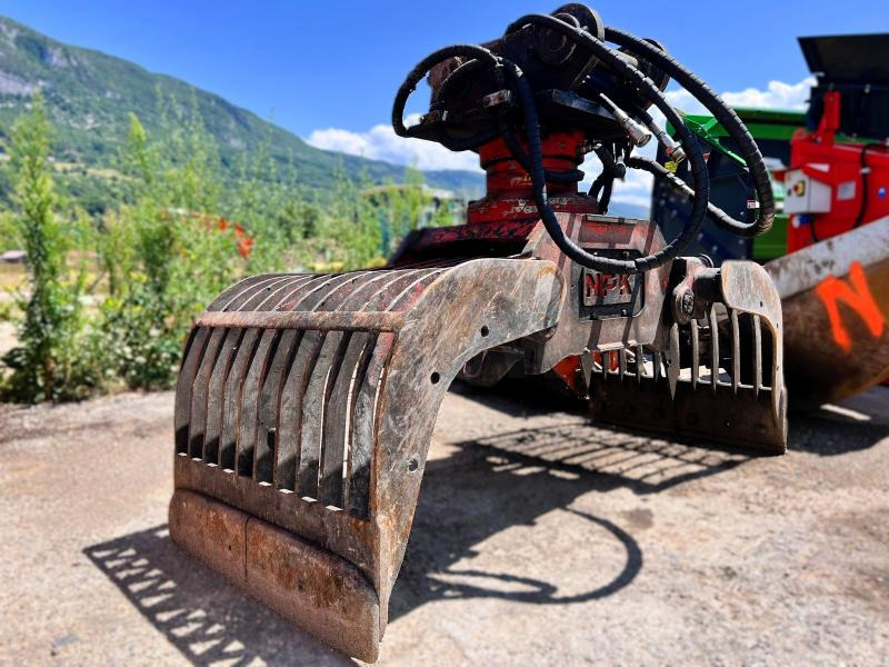 NPK DG-14 Pince de tri pour pelle de 8 à 15T - Grappin pour Engins de chantier: photos 3 NPK DG-14 Pince de tri pour pelle de 8 à 15T - Grappin pour Engins de chantier: photos 3