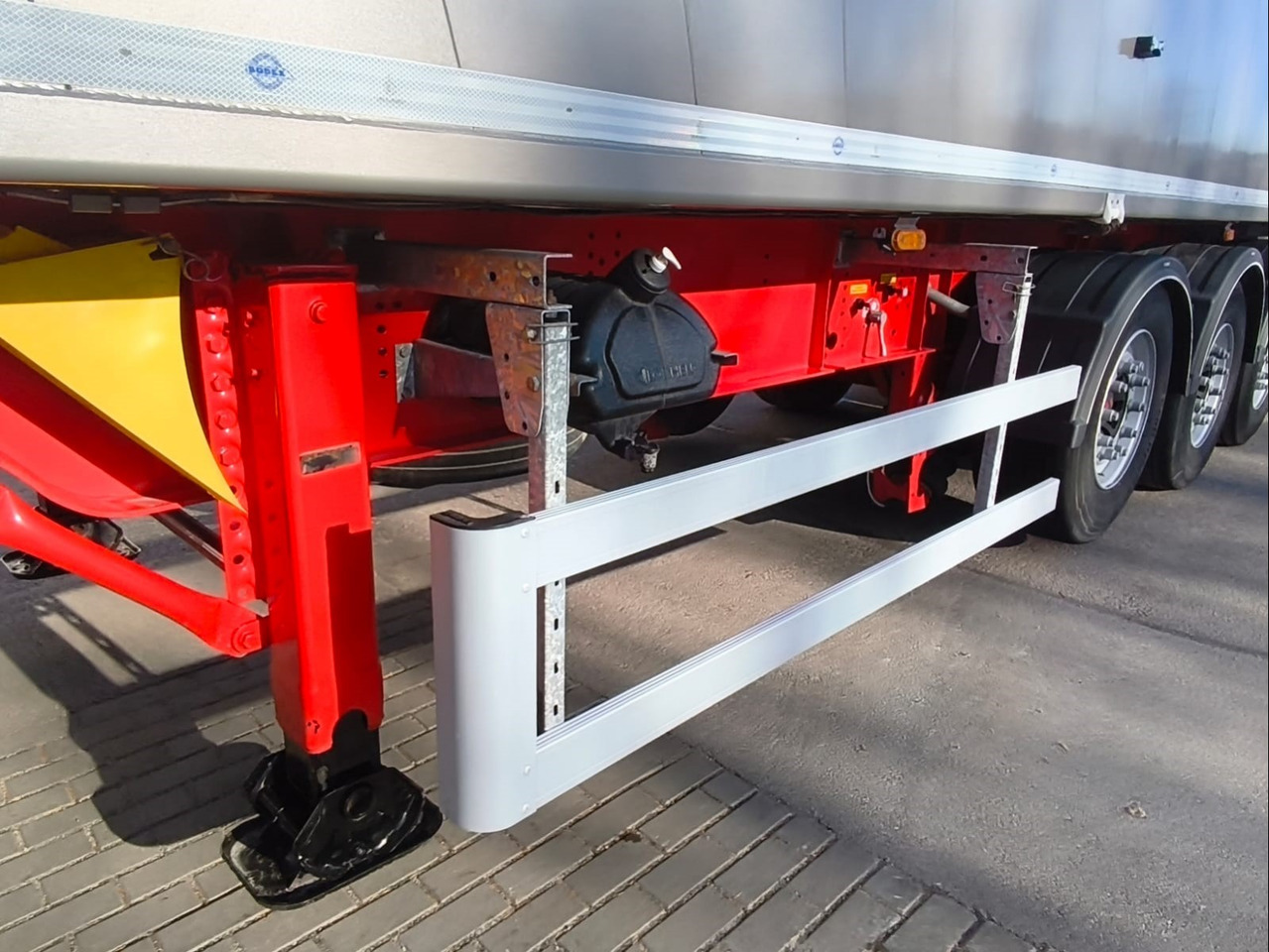 Semi-remorque benne BODEX KIS3B KIS3WA: photos 14 Semi-remorque benne BODEX KIS3B KIS3WA: photos 14