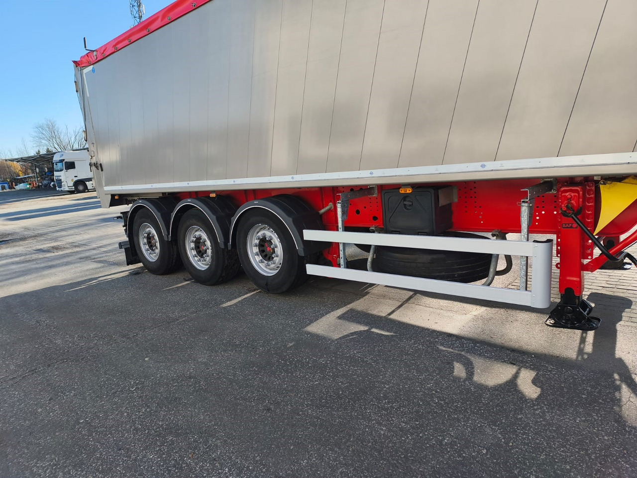 Semi-remorque benne BODEX KIS3B KIS3WA: photos 15 Semi-remorque benne BODEX KIS3B KIS3WA: photos 15